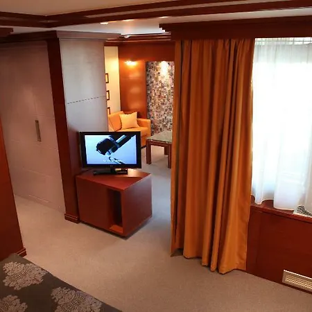 Aleksandar Hotel 4*