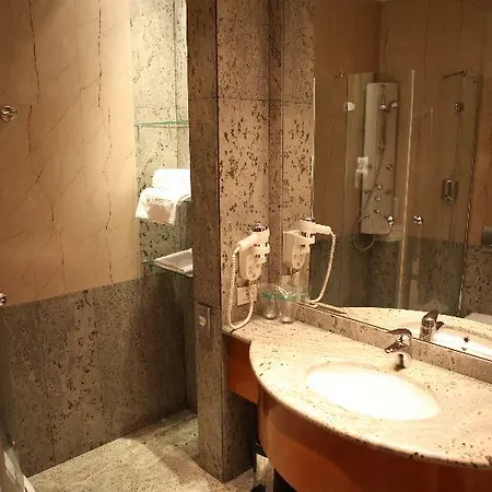 Aleksandar Hotel